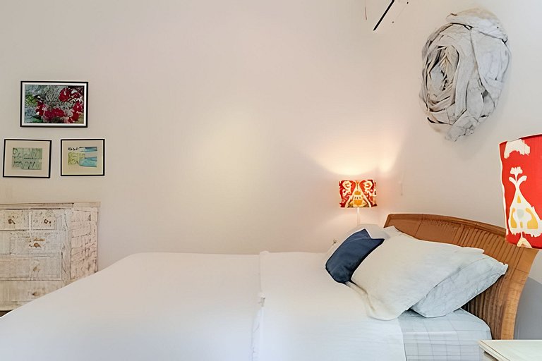 Casa em cond. 150m da praia