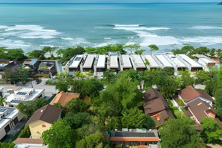 Casa em cond. 150m da praia