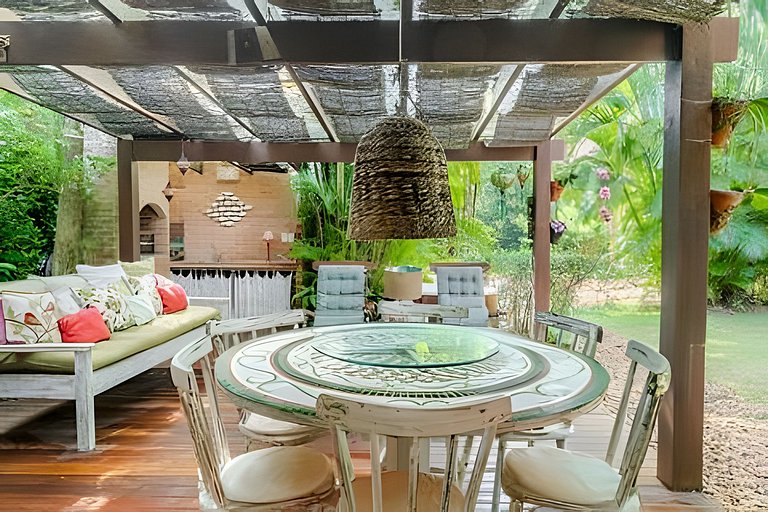 Casa em cond. 150m da praia