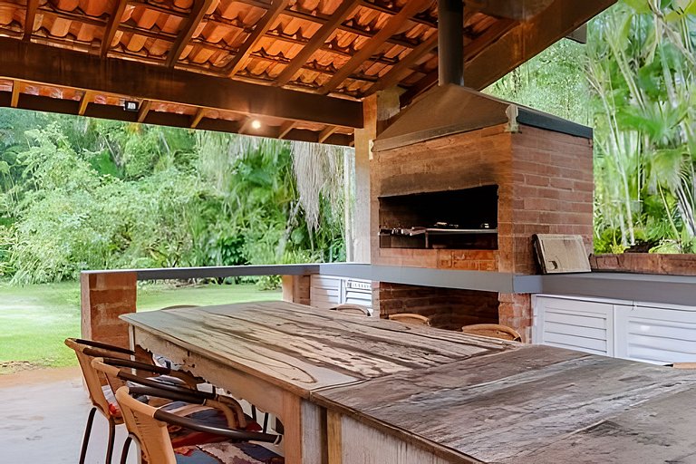 Casa com piscina 500m da praia