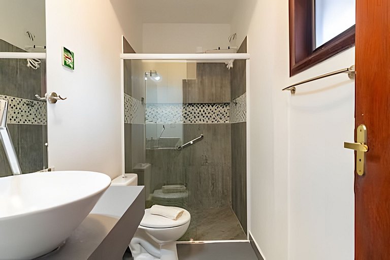 Casa com piscina 500m da praia
