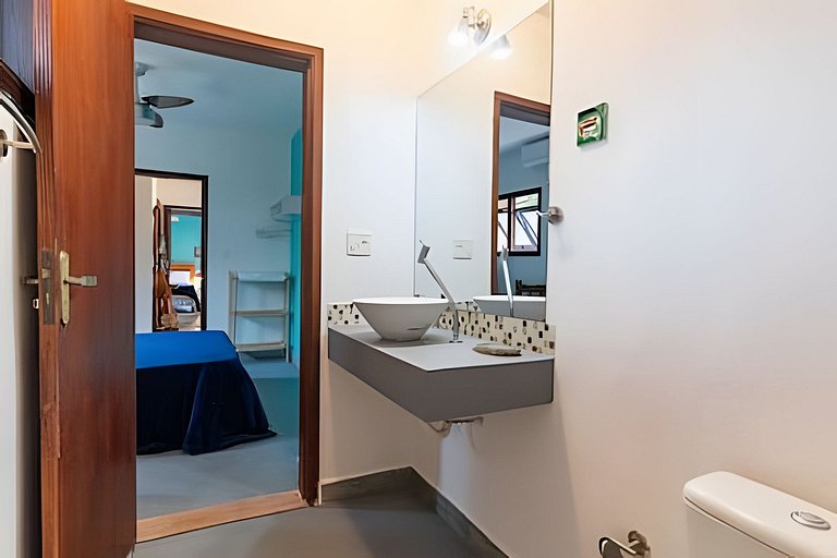Casa com piscina 500m da praia