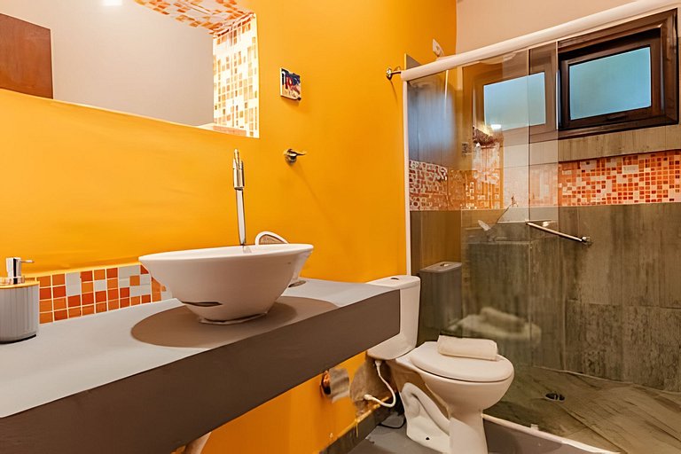 Casa com piscina 500m da praia