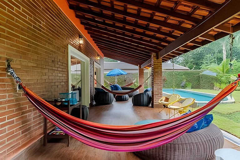 Casa com piscina 500m da praia