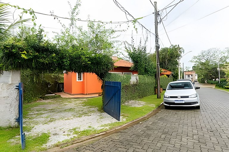 Casa com piscina 500m da praia
