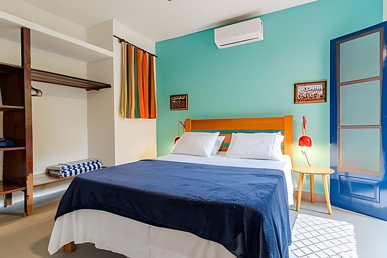 Casa com piscina 500m da praia
