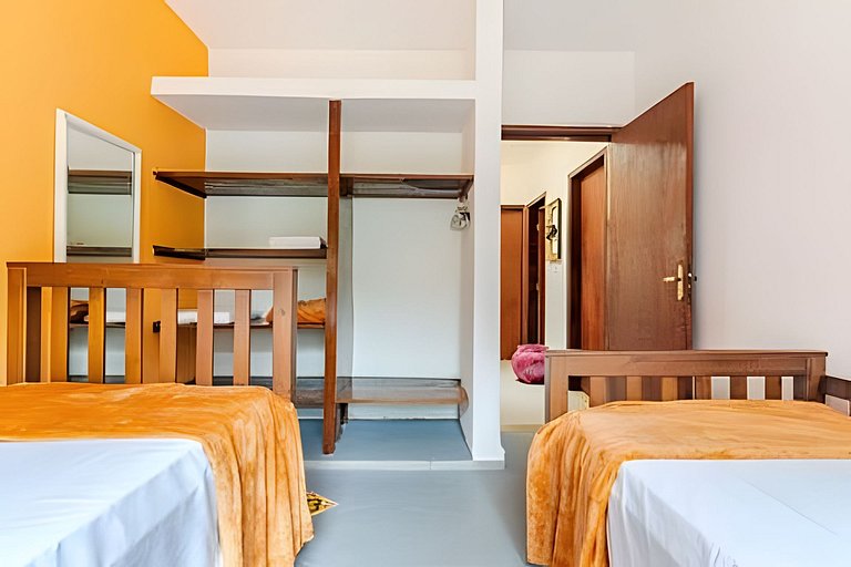 Casa com piscina 500m da praia