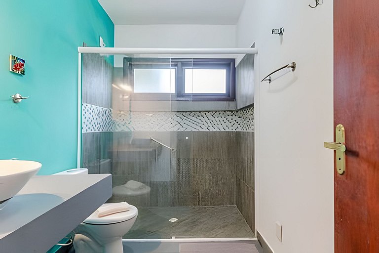 Casa com piscina 500m da praia