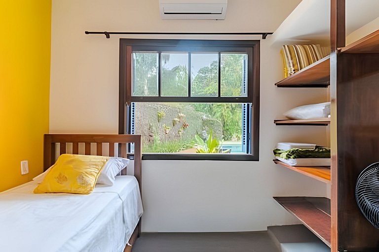 Casa com piscina 500m da praia