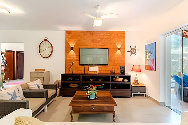 Casa com piscina 500m da praia